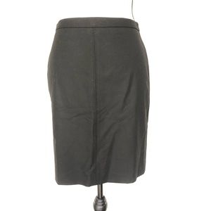 Short fitted black skirt